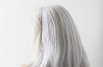 Suna Dumankaya’dan Saç Beyazlamasına Karşı Ceviz Kullanımı